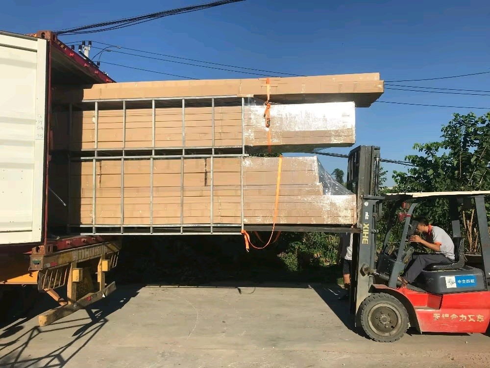 Packaging and shipping of Roof Mounting Systems Packaging and shipping of Roof Mounting Systems