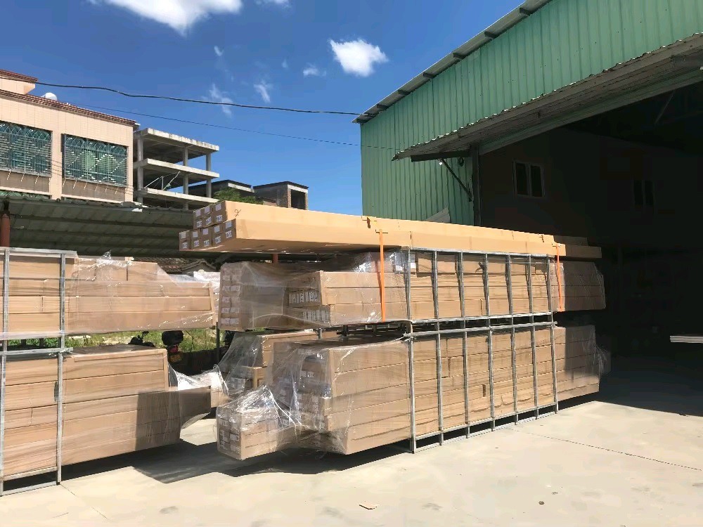 Packaging and shipping of Roof Mounting Systems Packaging and shipping of Roof Mounting Systems